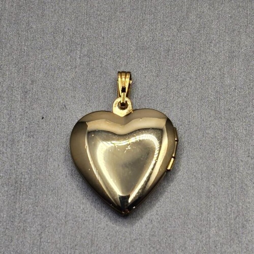 VTG Gold Tone Double Heart Locket Pendant Etched Design 1" Keepsake - Picture 3 of 5